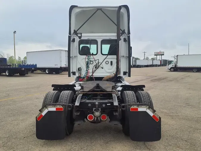 2019 FREIGHTLINER NEW CASCADIA 116