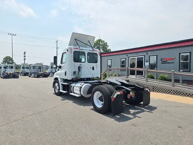 2016 FREIGHTLINER/MERCEDES CASCADIA 113