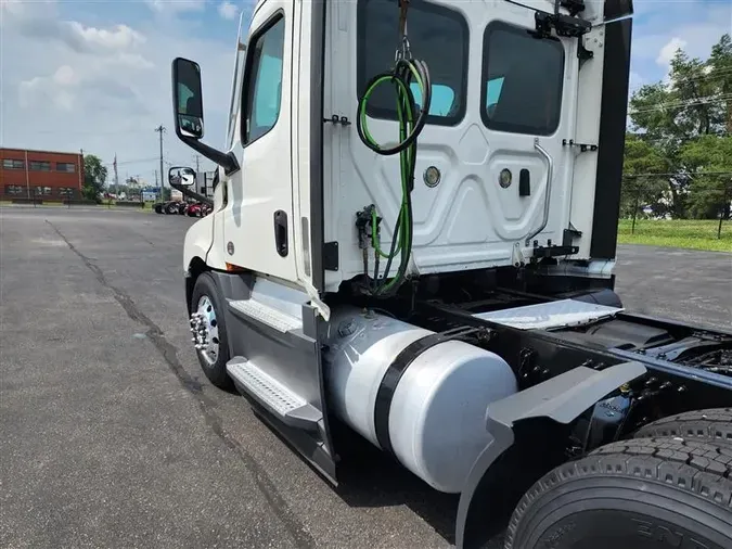 2021 FREIGHTLINER CA126