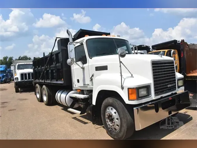 2010 MACK PINNACLE CHU6135a557fa775da0ac51f3920a19807c044