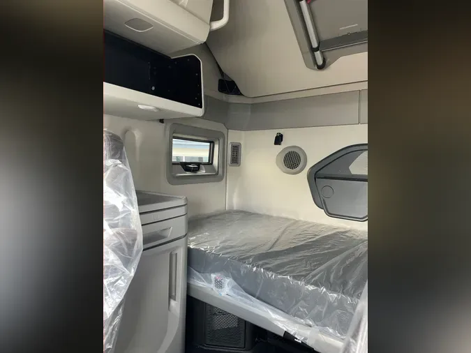 2026 VOLVO VNL64T860