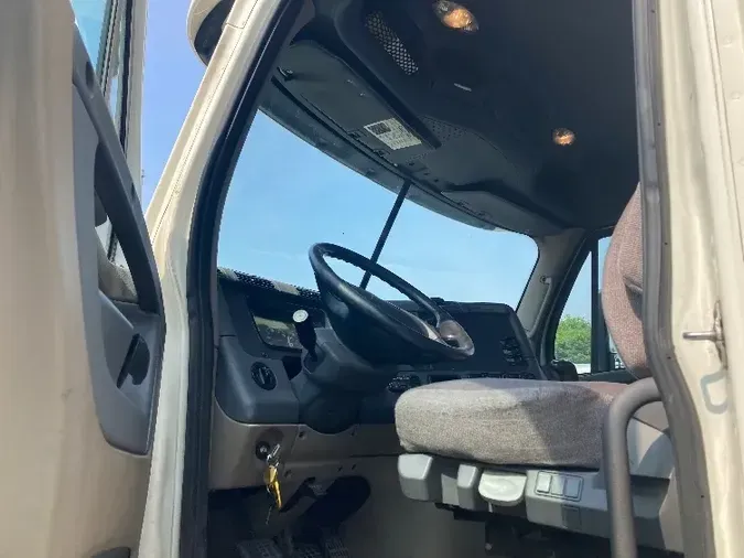 2018 Freightliner X12564ST