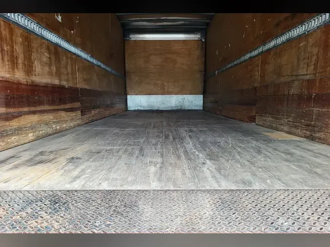 2018 FREIGHTLINER M2 106