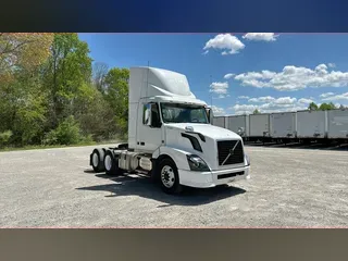 2016 Volvo VNL300