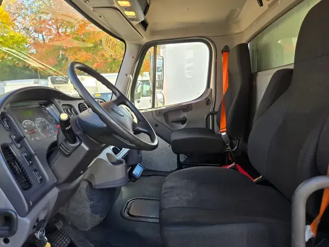 2020 FREIGHTLINER/MERCEDES M2 106