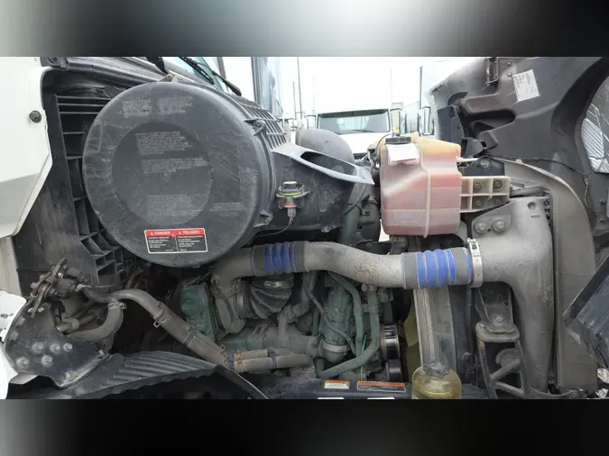 2019 Volvo VNL 740