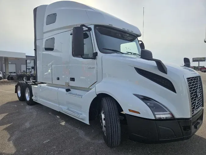 2023 VOLVO VNL64T760