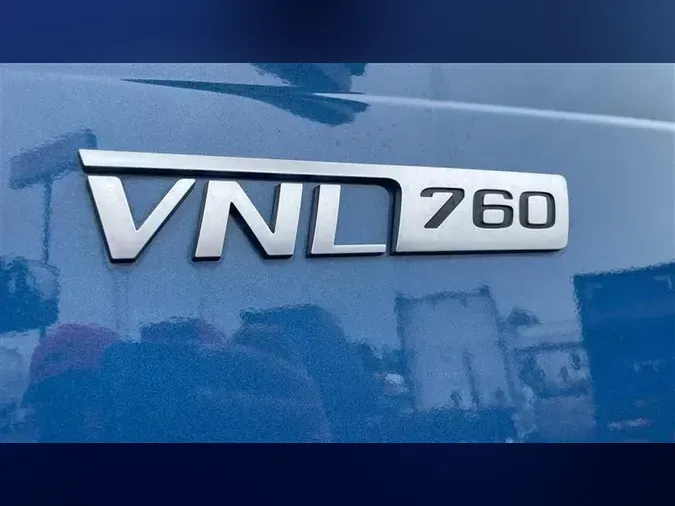 2021 VOLVO VNL760