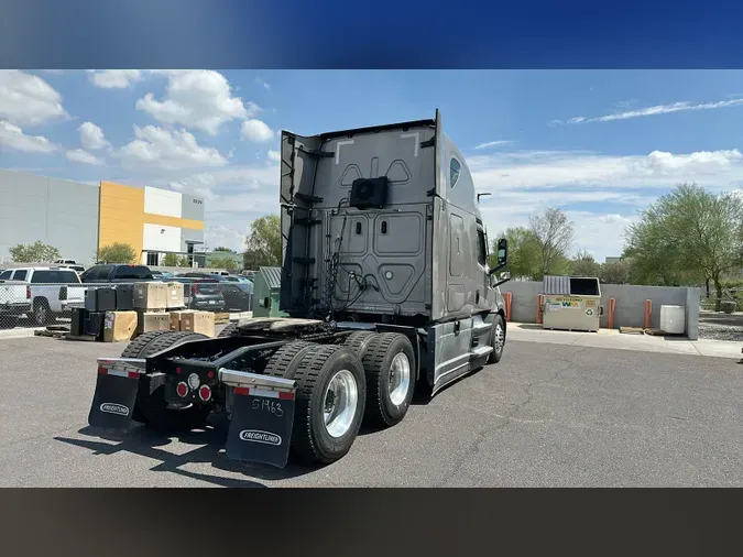 2021 Freightliner Cascadia 126