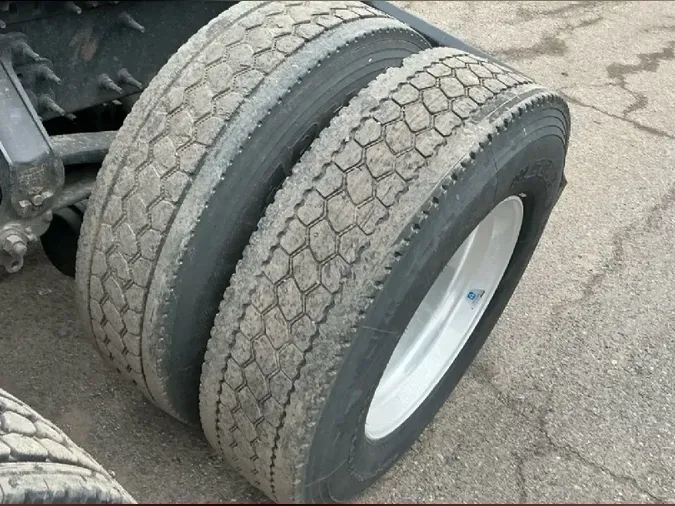 2021 VOLVO VNL64T760