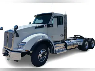 2025 Kenworth T880