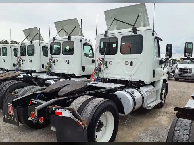 2020 FREIGHTLINER CASCADIA 113