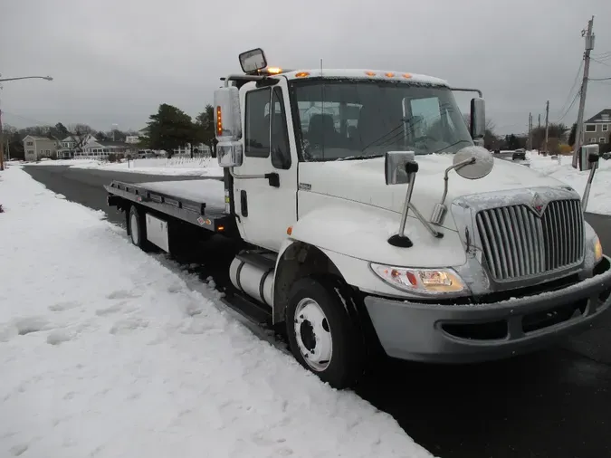 2018 INTERNATIONAL 4300LP