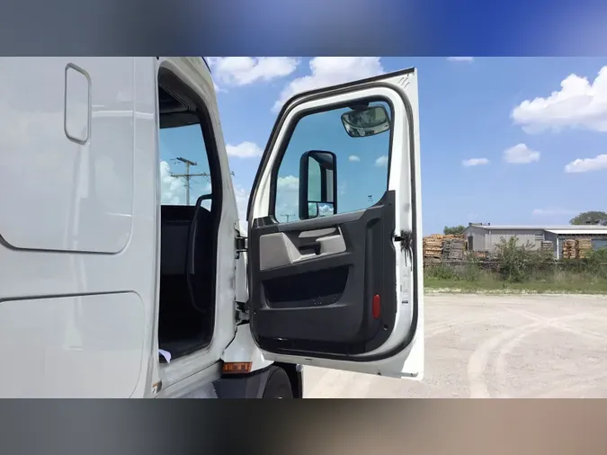 2020 Freightliner Cascadia 126