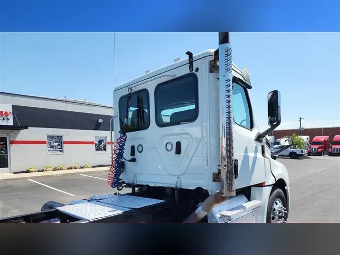 2020 FREIGHTLINER CA126