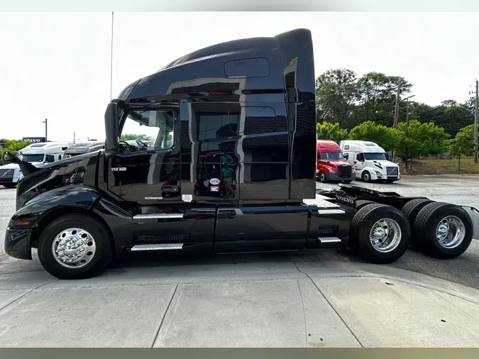 2021 Volvo VNL64T760