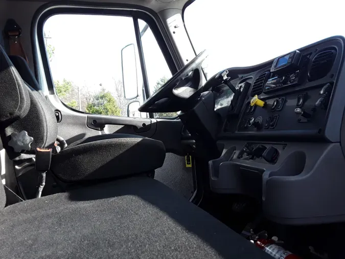 2018 FREIGHTLINER/MERCEDES M2 106