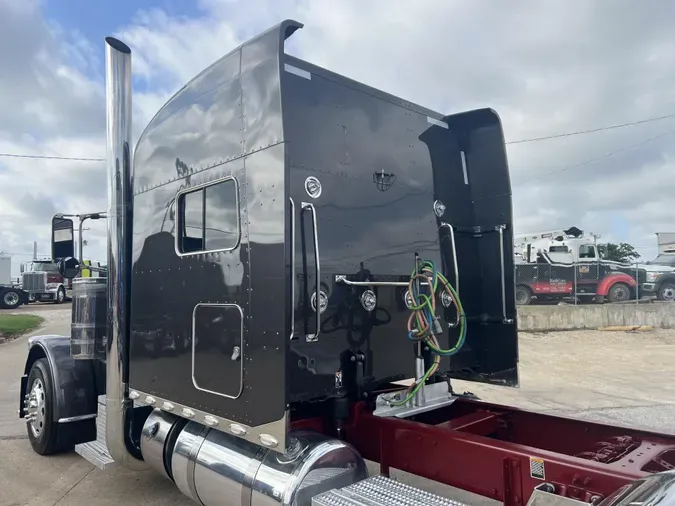 2021 Peterbilt 389