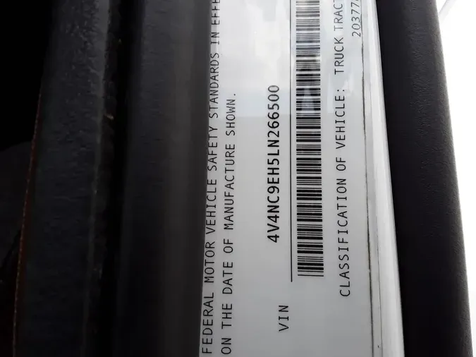 2020 VOLVO VNL64T-760