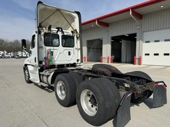 2016 Freightliner Cascadia