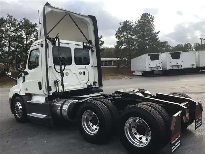 2020 FREIGHTLINER CA126