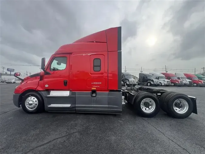 2021 FREIGHTLINER CA126