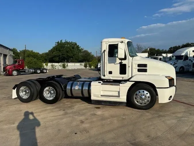 2019 MACK AN64T