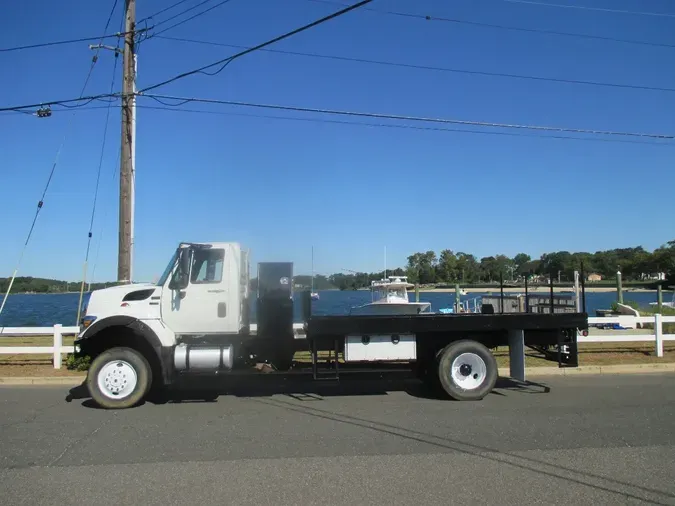 2012 INTERNATIONAL 7300 4X4