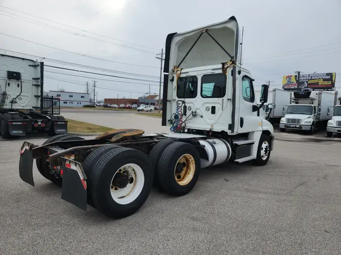 2017 FREIGHTLINER/MERCEDES CASCADIA 125