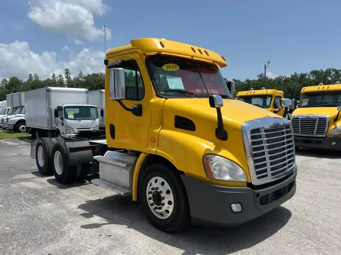 2019 FREIGHTLINER CASCADIA 113