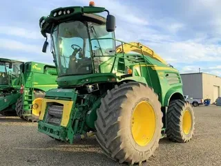 2016 John Deere 8700