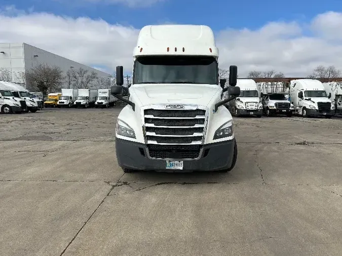 2018 Freightliner T12664ST