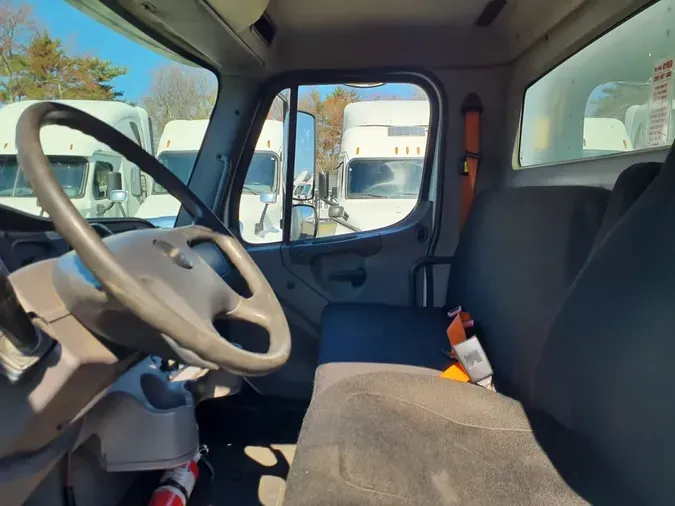 2014 FREIGHTLINER/MERCEDES M2 106