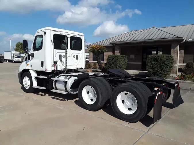 2017 FREIGHTLINER/MERCEDES CASCADIA PX11364ST