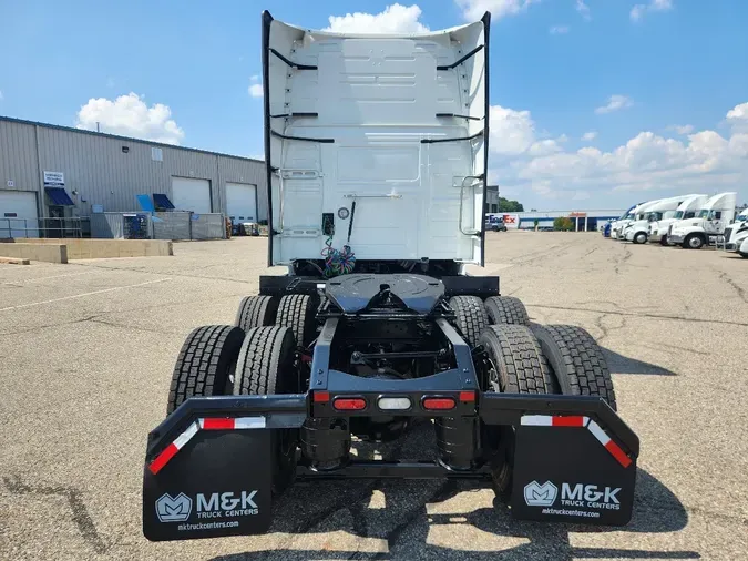 2024 VOLVO VNL64T760