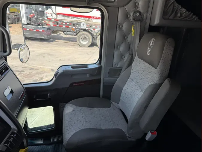 2023 Kenworth W900