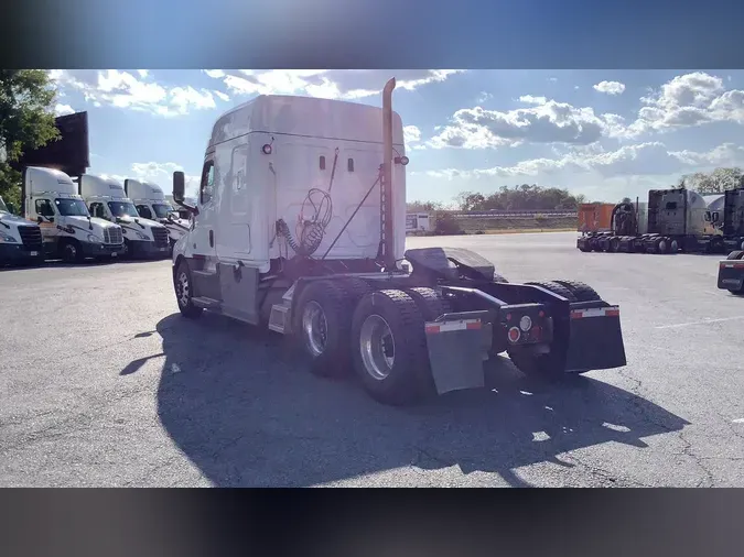 2020 Freightliner Cascadia 126