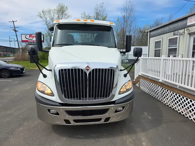 2019 NAVISTAR INTERNATIONAL RH613 DAYCAB S/A