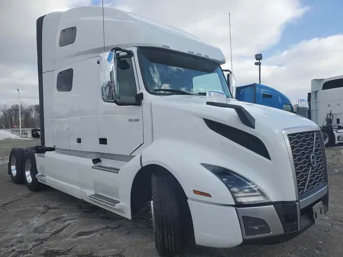 2020 VOLVO VNL760