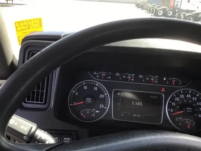 2018 INTERNATIONAL LT