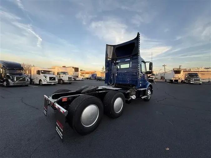 2020 VOLVO VNR64T300