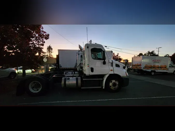 2014 FREIGHTLINER/MERCEDES CASCADIA 113