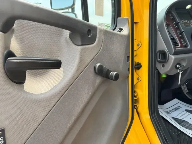 2019 Freightliner Business Class M2 106
