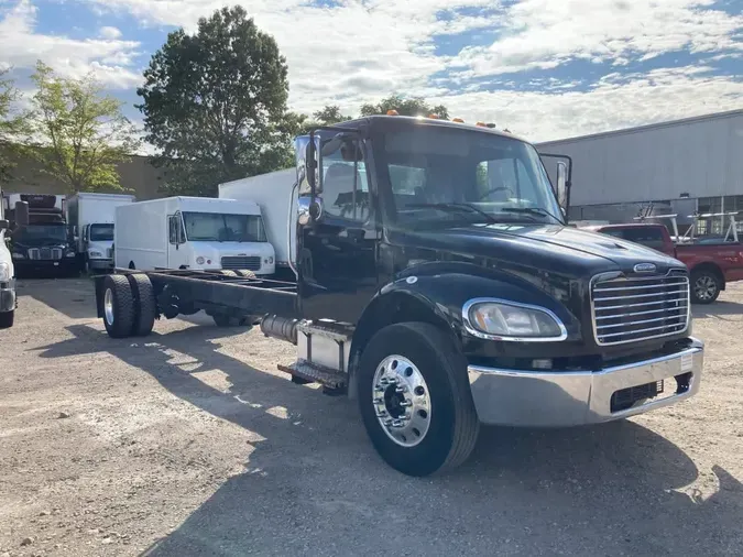 2015 FREIGHTLINER M2 106