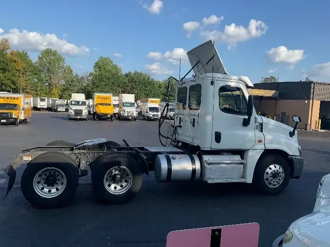 2016 Freightliner X12564ST