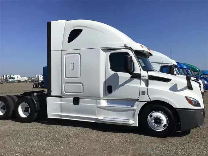 2020 FREIGHTLINER CA126