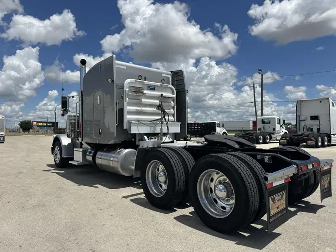 2020 Peterbilt 389