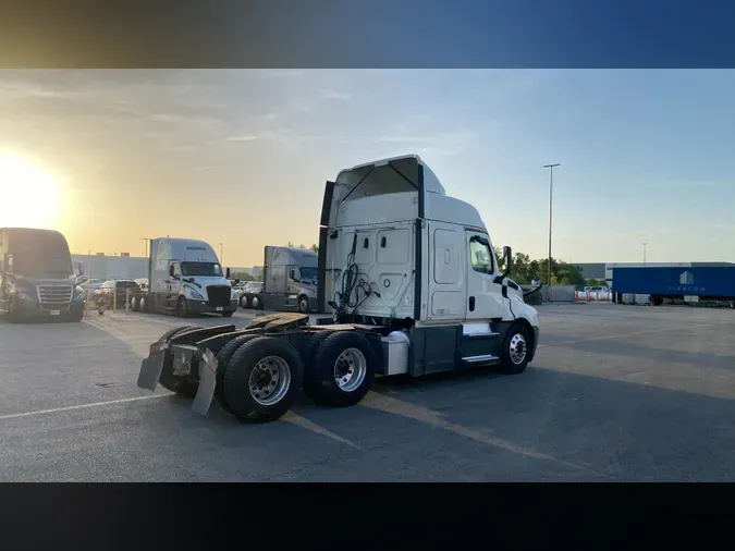 2020 Freightliner Cascadia 126