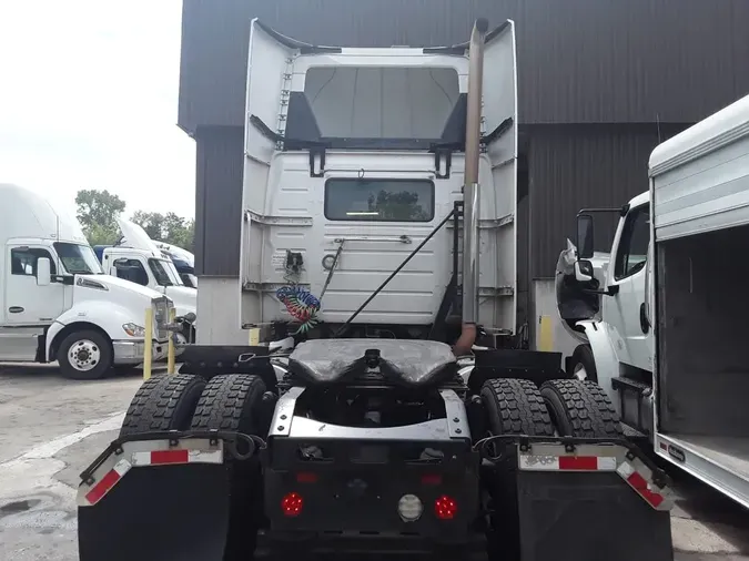 2019 VOLVO VNR42T 300