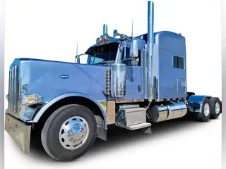 2023 Peterbilt 389